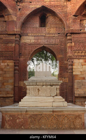 Tombe d'Iltutmish à Qutub Minar, complexe (dépêche écrite, Delhi, Inde Banque D'Images