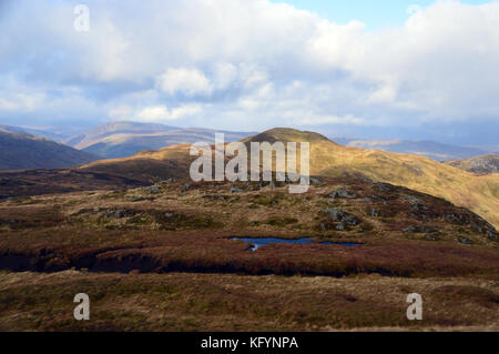 Coirein doirín beinn domhnuill de sur la route de la montagne écossaise corbett meall na fearna dans le Perthshire, Écosse, Scotland UK. Banque D'Images