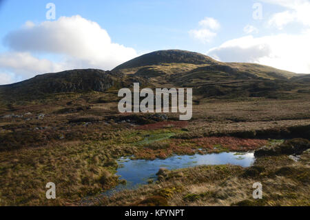 La montagne écossaise corbett meall na fearna du coirein riabhachn terre humide dans la région de Perthshire, Écosse, Scotland UK. Banque D'Images