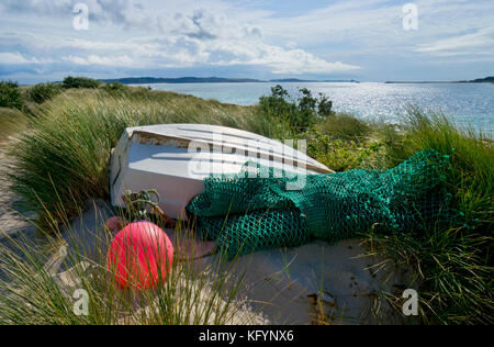 Bateau à voile tourné jusqu'en dunes près de la basse-ville,st.Martin's,Îles Scilly, Angleterre Banque D'Images