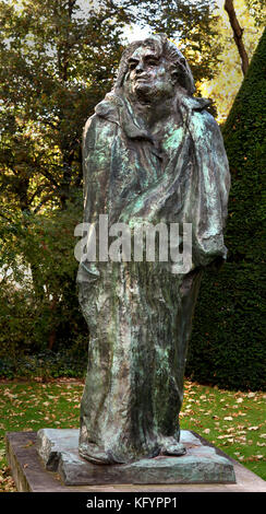 MONUMENT DE Bronze 1898 BALZAC H. 270 cm ; W. 120,5 cm ; D. 128 cm François René Auguste Rodin 1840 -1917 (connu comme Auguste Rodin ) est un sculpteur français, Paris France français. Les plus originaux ( Rodin a quitté le travail à partir de thèmes traditionnels de la mythologie et l'allégorie, modelé le corps humain avec réalisme, et célébré le caractère individuel et physique.) Honoré de Balzac 1799 - 1850 Un romancier et dramaturge français. ( Le roman La Comédie Humaine de séquence, qui présente un panorama de la vie post-NapoleonicFrench, est généralement considéré comme son magnum opus. ) Banque D'Images