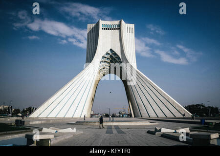 Téhéran, Iran - 30 octobre 2014. La Tour Azadi dans la ville de Téhéran. La Tour est également connue sous le nom de Tour de la liberté ou de la liberté. Banque D'Images