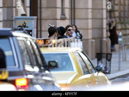 Acteur Benedict Cumberbatch tournage de scènes à Glasgow, qui a été transformé en New York City pour le tournage de l'émission de télévision Melrose. Banque D'Images