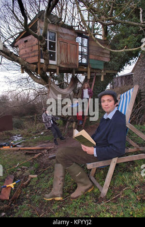 Tom Hodgkinson, épouse Victoria avec Delilah, Arthur et le plus jeune Henry Banque D'Images