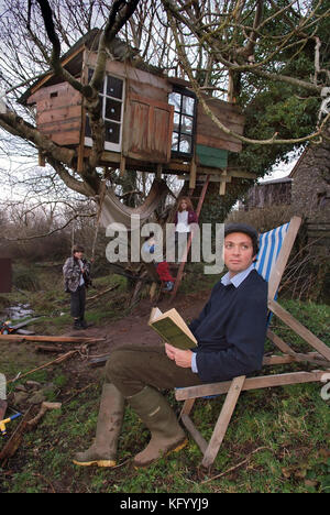 Tom Hodgkinson, épouse Victoria avec Delilah, Arthur et le plus jeune Henry Banque D'Images