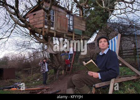Tom Hodgkinson, épouse Victoria avec Delilah, Arthur et le plus jeune Henry Banque D'Images