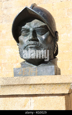 Sculpture buste de l'explorateur de l'Amazonie Francisco de Orellana, 1511-1546, Trujillo, Caceres province, Estrémadure, Espagne Banque D'Images