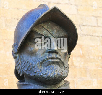 Sculpture buste de l'explorateur de l'Amazonie Francisco de Orellana, 1511-1546, Trujillo, Caceres province, Estrémadure, Espagne Banque D'Images