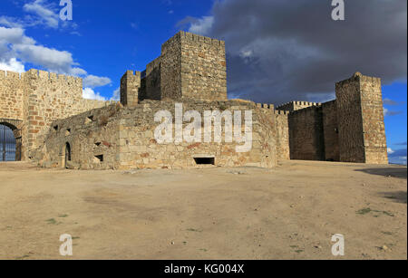 Château perché dans la ville médiévale de Trujillo, Caceres province, Estrémadure, Espagne Banque D'Images