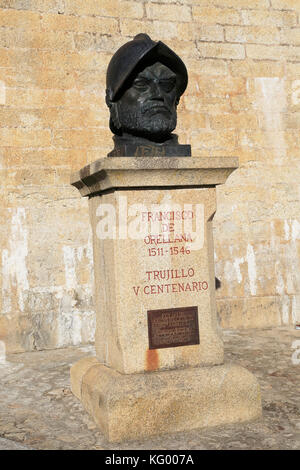 Sculpture buste de l'explorateur de l'Amazonie Francisco de Orellana, 1511-1546, Trujillo, Caceres province, Estrémadure, Espagne Banque D'Images