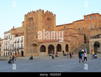 Torre de of Bujaco tower sur la Plaza Mayor, Cáceres, Extremadura, Espagne Banque D'Images