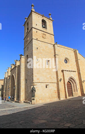 Tour de l'église Concatedral Santa Maria, vieille ville médiévale, Cáceres, Extremadura, Espagne Banque D'Images