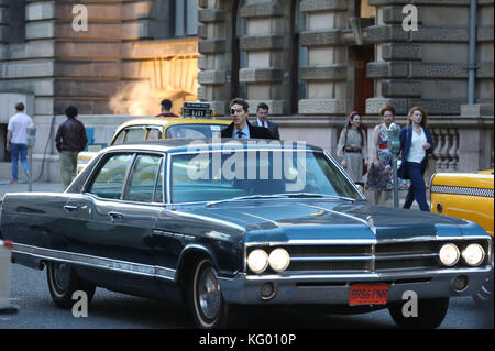 Acteur Benedict Cumberbatch tournage de scènes à Glasgow, qui a été transformé en New York City pour le tournage de l'émission de télévision Melrose. Banque D'Images