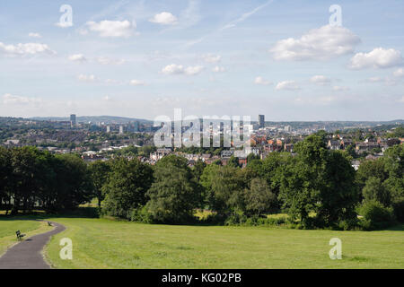 Horizon de Sheffield depuis Meersbrook Park England UK, paysage urbain pittoresque de parc anglais la ville la plus verte britannique Banque D'Images