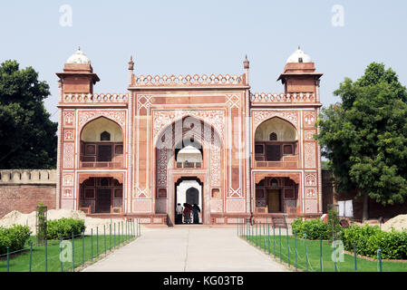 Entrée de la tombe d'Itimad-ud-Daulah à Agra Banque D'Images