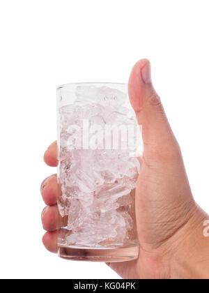 Homme main tenant des cubes de glace en verre isolé sur fond blanc Banque D'Images