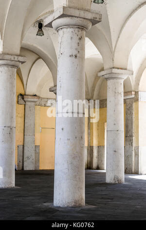 Colonnes de calipso di macchi sonia, crema italie Banque D'Images