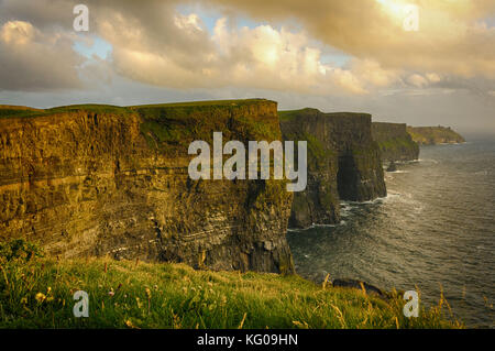 Irlande spectaculaire paysage nature rural pittoresque des falaises de Moher dans le comté de Clare, Irlande. Ireland's top tourisme paysage monument attracti Banque D'Images