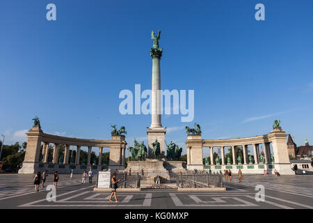 La Hongrie, la ville de Budapest, Monument du millénaire sur la Place des Héros (Hosok tere), ville monument Banque D'Images