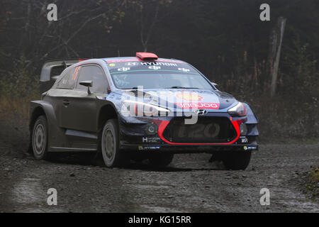 28/10/17 dyfi, galles rally car racing dans la 8e étape de dyfi le Wales Rally 2017 dayinsure Banque D'Images