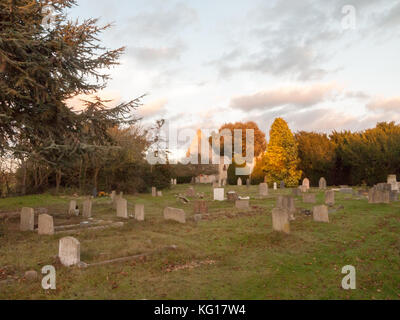 Ancienne église abandonnée en ruine à l'extérieur de alresford coucher de briques pierres cimetière religion christianisme ; Essex ; Angleterre ; uk Banque D'Images