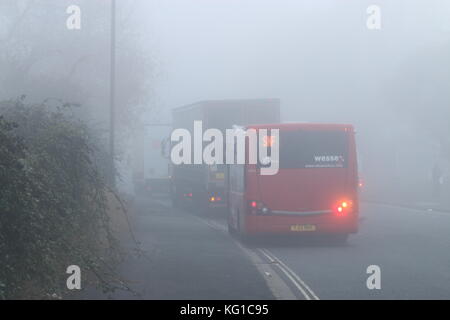 Bristol, Royaume-Uni. 2Nd Nov 2017. Météo britannique. En temps de brouillard, Avonmouth Bristol. Crédit : Paul Hennell/Alamy Live News Banque D'Images