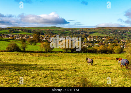 Menston, Ilkley, West Yorkshire, Angleterre, Royaume-Uni. 09Th Nov, 2017. Météo France : une amende pour commencer la journée ensoleillée surplombant Menston, West Yorkshire. Banque D'Images