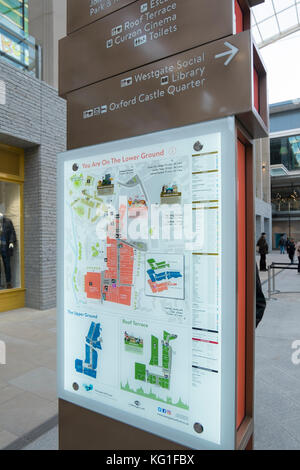 Oxford, UK. 2e Nov 2017. Les gens dans le nouveau centre commercial Westgate centre à centre-ville d'Oxford. Le centre commercial a été largement rénové et agrandi en 2016-2017 et vient de rouvrir ses portes. Credit : Flo Smith/Alamy Live News Banque D'Images