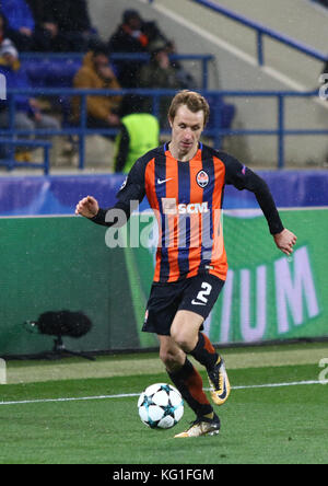 Kharkiv, Ukraine. 1st novembre 2017. Bohdan Butko de Shakhtar Donetsk en action pendant le match de la Ligue des champions de l'UEFA contre Feyenoord au stade OSK Metalist à Kharkiv, en Ukraine. Shakhtar a gagné 3-1. Credit: Oleksandr Prykhodko/Alay Live News Banque D'Images