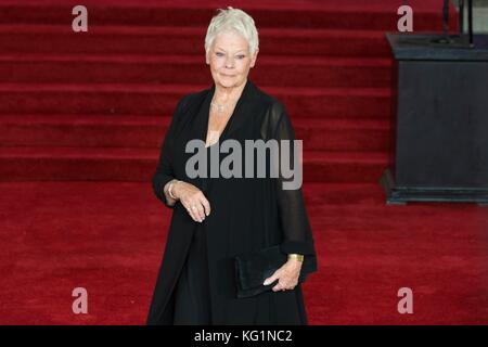 Londres, Royaume-Uni. 02 novembre 2017. Judi Dench assiste à Murder on the Orient Express World Premiere - Londres, Angleterre (02/11/2017) | utilisation dans le monde entier crédit : dpa Picture alliance/Alamy Live News Banque D'Images