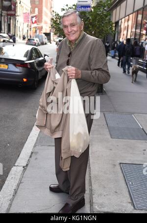 New York, NY, USA. 2Nd nov 2017. Peter Marshall, vu à aol construire pour promouvoir son nouveau film d'attendre votre rire dehors et environ pour la célébrité candids - Thu, New York, NY Le 2 novembre 2017. crédit : Derek storm/everett collection/Alamy live news Banque D'Images