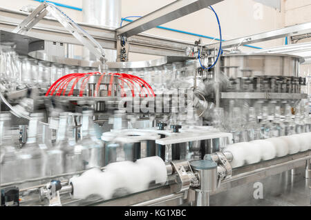 Magasin d'usine pour la production de bouteilles en verre et les boissons Banque D'Images