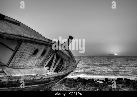 Naufrage à la côte d'un petit village de pêcheurs de crête, milatos, une fois à l'époque, c'était la voile à la mer grecque. Banque D'Images