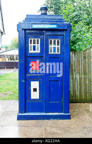 Un appel de la police locale fort ou "tardis" au kiosque téléphonique national à la Collection du Musée d'Avoncroft des bâtiments, Worcestershire, Angleterre, RU Banque D'Images