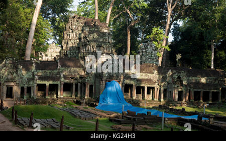 Réparation et restauration d'aller dans un temple à Angkor Wat, Siem Reap, Cambodge Banque D'Images