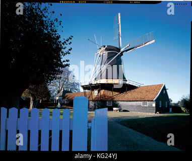 Moulin appelé De Pelmolen Rijssen, Overijssel, Pays-Bas *** *** Local Caption Moulin, automne, Banque D'Images