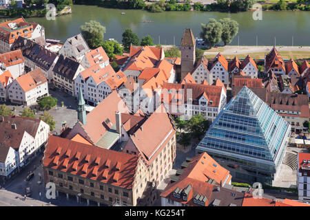 Vue depuis Ulm Minster sur la vieille ville avec la mairie et la nouvelle bibliothèque centrale, Ulm, Bade-Wurtemberg, Allemagne, Europe Banque D'Images