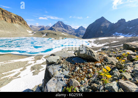 Lej lagrev pendant le dégel avec piz polatschin sur l'arrière-plan st. MORITZ, engadine, canton des Grisons, Suisse, Europe Banque D'Images