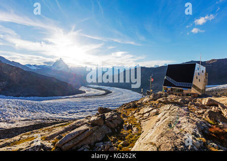 Cabane du Mont Rose et le Cervin, 4478m, Zermatt, Valais, Alpes suisses, Suisse, Europe Banque D'Images