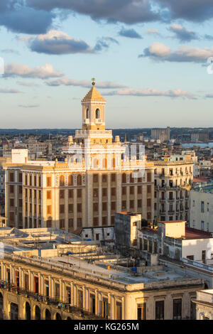 Architecture d'une vue surélevée près du Malecon, la Havane, Cuba, Antilles, Amérique centrale Banque D'Images