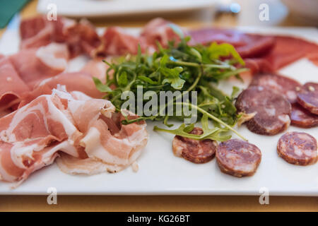 Planche de charcuterie, Ravello, côte amalfitaine, Campanie, Italie, Europe Banque D'Images