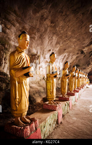 Les statues de bouddha à l'intérieur de sa-dan grotte près de hpa-an, l'Etat de Kayin, Myanmar (Birmanie), l'Asie Banque D'Images