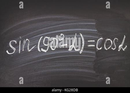 Math et physique des formules et symbole sur fond noir Banque D'Images