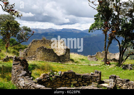 L'Amérique du Sud, Pérou, Kuelap appariés sur grandeur seulement par le Machu Picchu, cette ville citadelle en ruine dans les montagnes près de Chachapoyas Banque D'Images