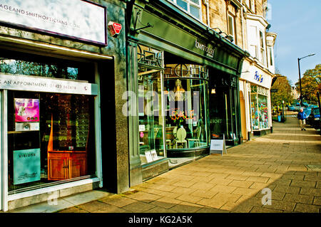 Boutiques dans Montpelier Parade, Harrogate, North Yorkshire Banque D'Images