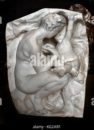 François René Auguste Rodin 1840 -1917 (connu comme Auguste jeune mère DANS LA GROTTE ,1885, plâtre, H. 36 cm 28,2 cm ; W. ; D. 24 cm Rodin ) est un sculpteur français, Paris France français. Les plus originaux ( Rodin a quitté le travail à partir de thèmes traditionnels de la mythologie et l'allégorie, modelé le corps humain avec réalisme, et célébré le caractère individuel et physique.) Banque D'Images