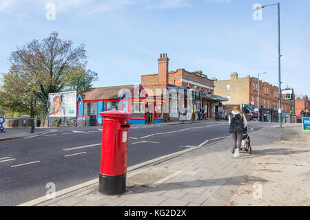 La station de métro St Margarets, Le Broadway, St Margarets, London Borough of Richmond upon Thames, Grand Londres, Angleterre, Royaume-Uni Banque D'Images