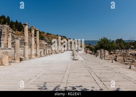 La rue à colonnades curetes de ruines antiques à Éphèse, ancienne ville historique à Selcuk, Izmir, Turquie:20 août 2017 Banque D'Images