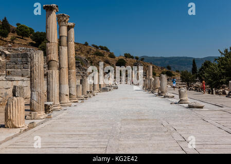 La rue à colonnades curetes de ruines antiques à Éphèse, ancienne ville historique à Selcuk, Izmir, Turquie:20 août 2017 Banque D'Images