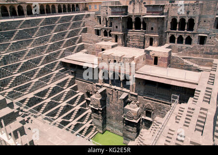 Chand baori, une cage située dans le village d'abhaneri dans l'état indien du Rajasthan Banque D'Images